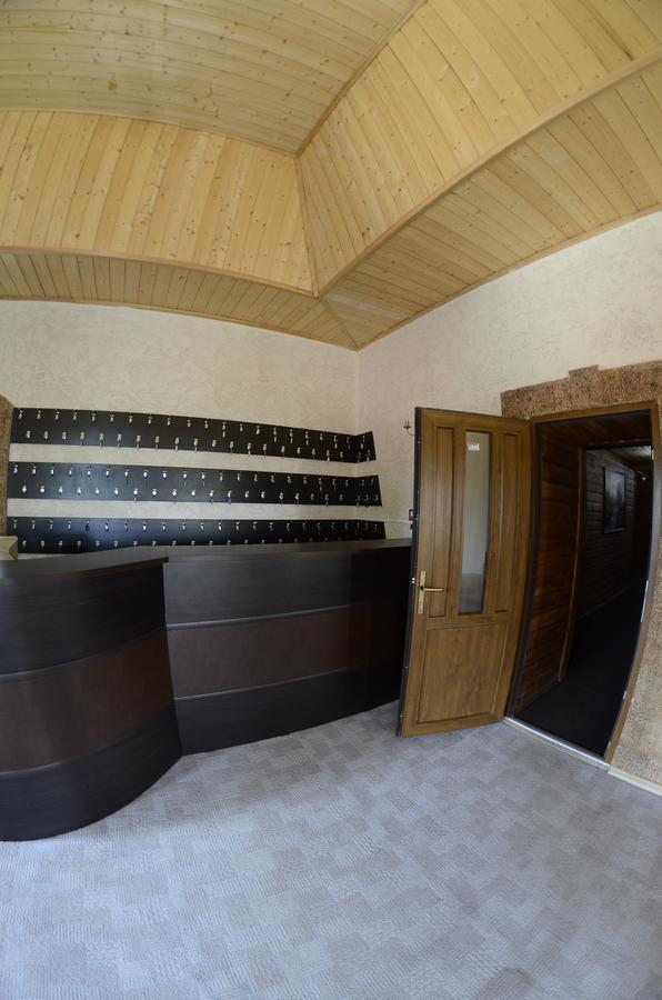 Curtea Boierului Hotel Peresecina Kültér fotó
