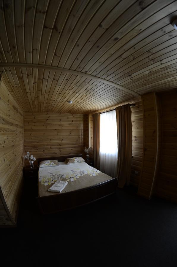 Curtea Boierului Hotel Peresecina Kültér fotó