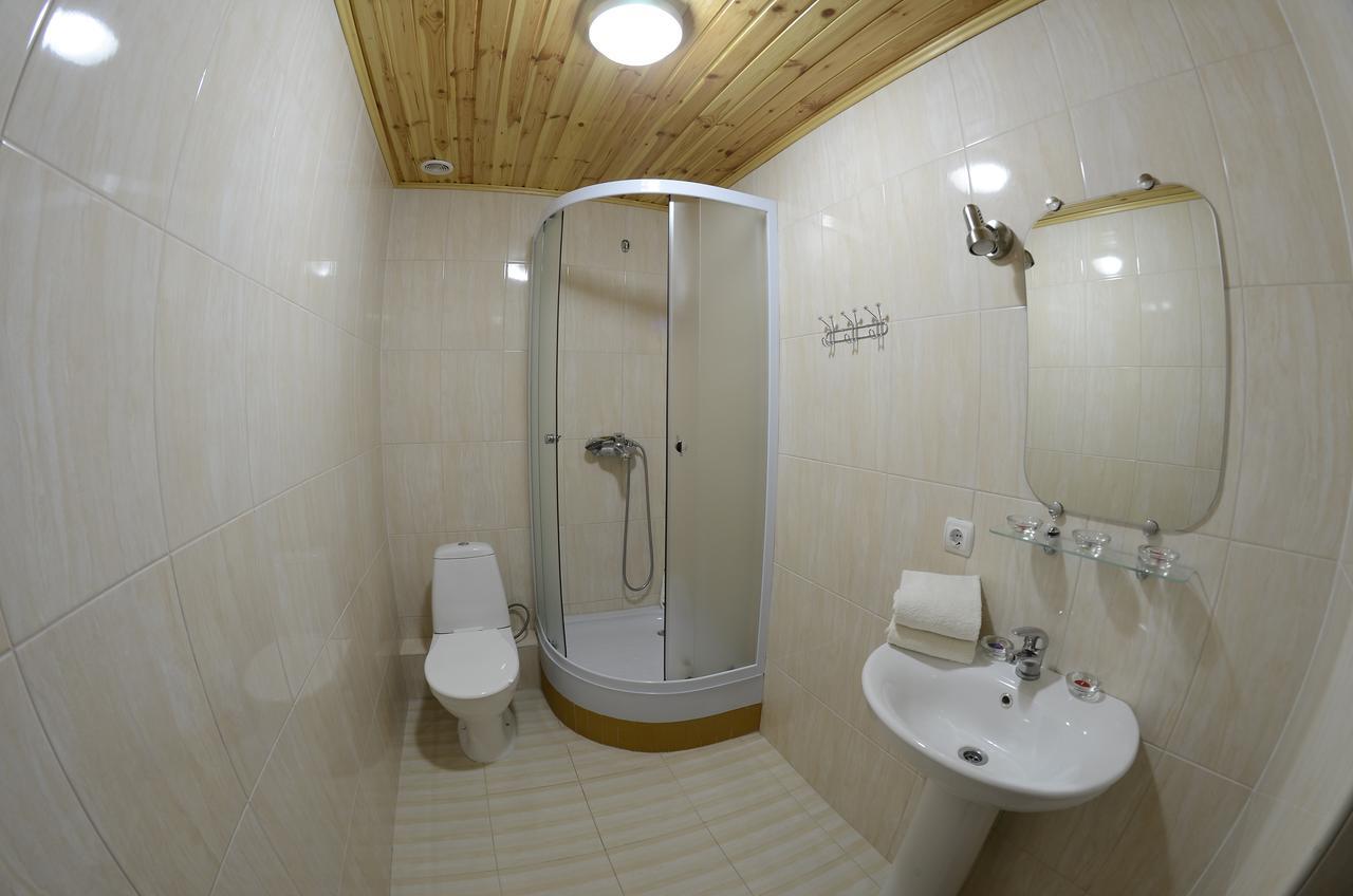 Curtea Boierului Hotel Peresecina Kültér fotó