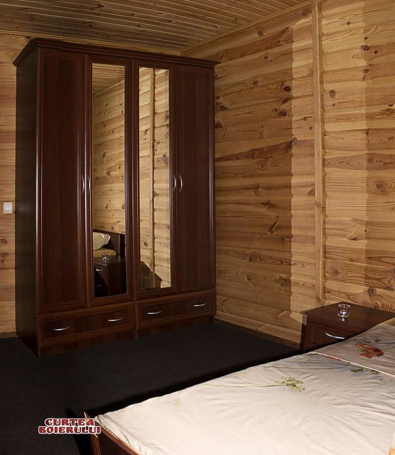 Curtea Boierului Hotel Peresecina Kültér fotó