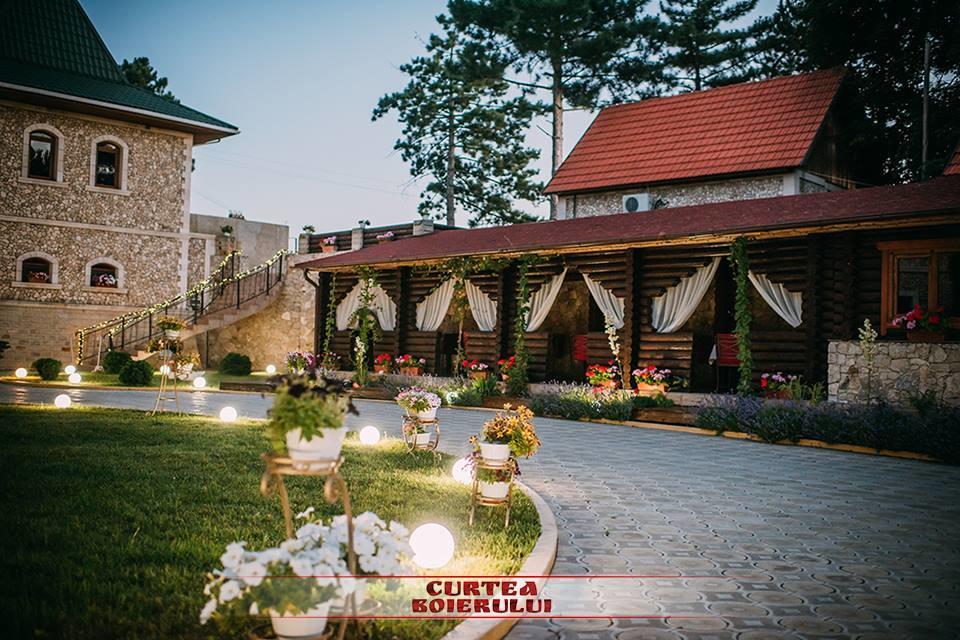 Curtea Boierului Hotel Peresecina Kültér fotó