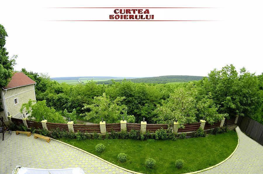 Curtea Boierului Hotel Peresecina Kültér fotó